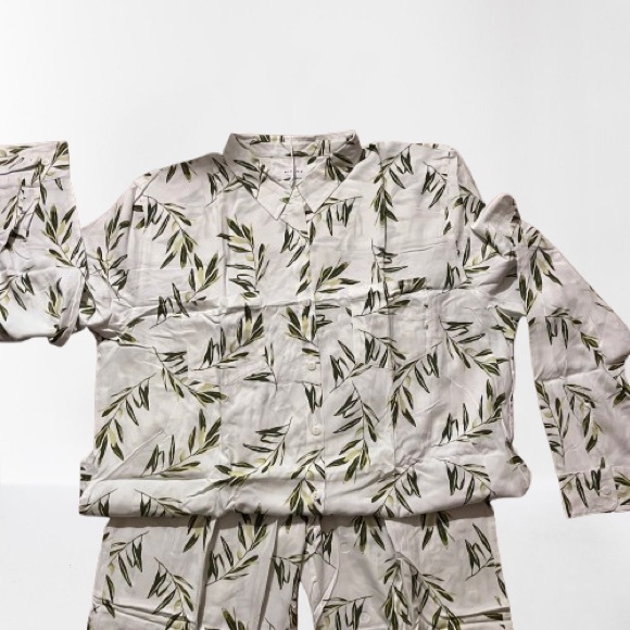 Piyama Leaf Pattern Women's Luxury Pajama Set
Back in stock! - Picture 7 of 8